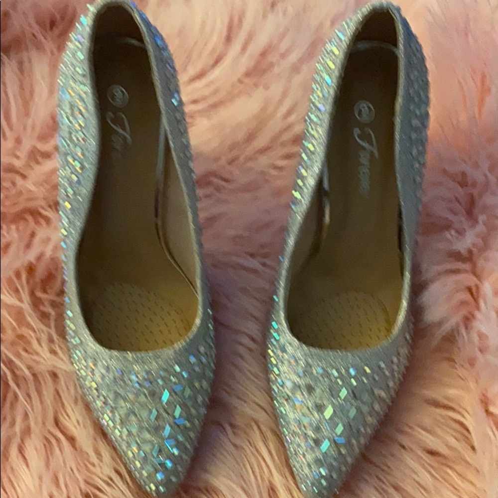 Silver heels 4 pump